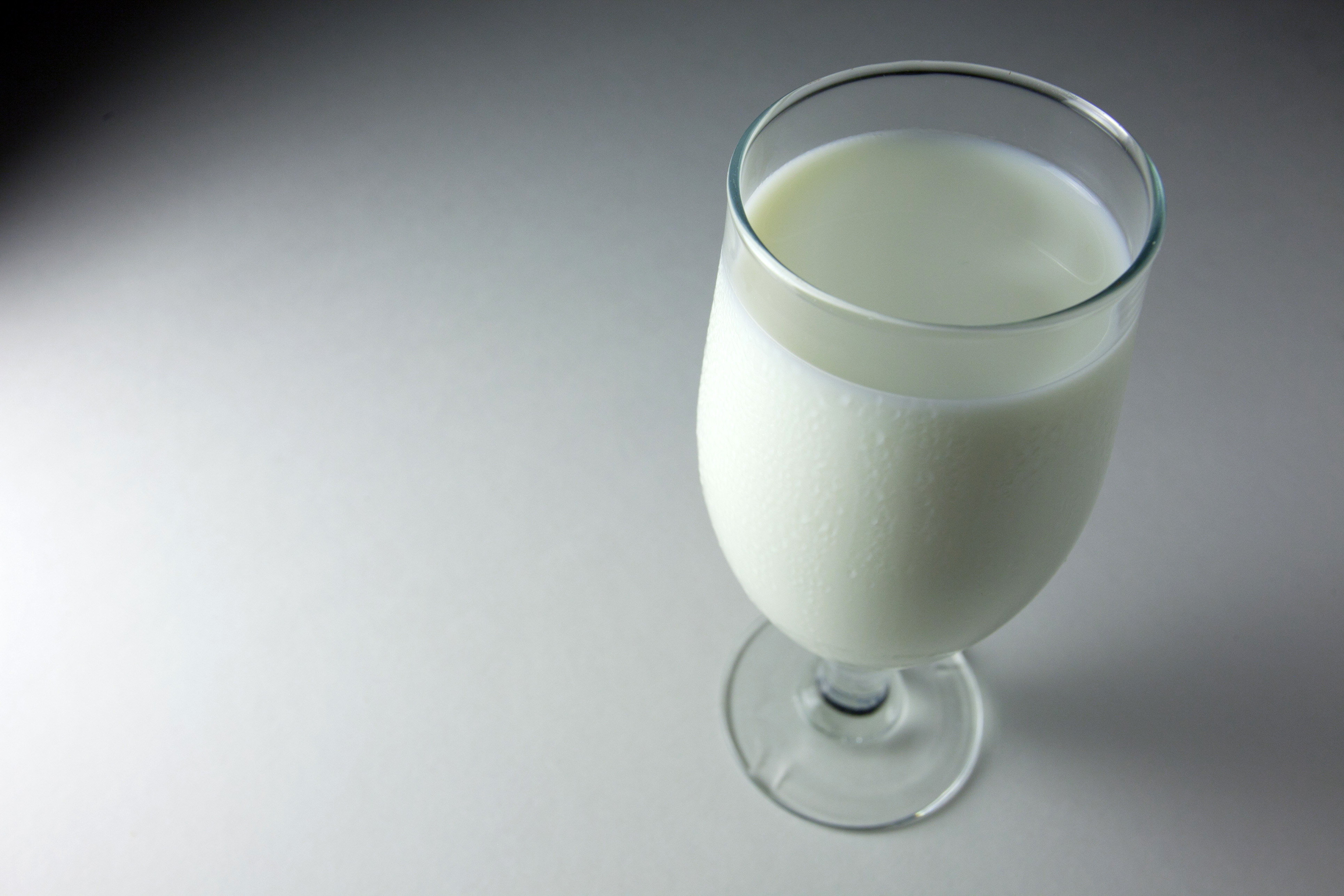 glass-of-milk-wallpaper-3